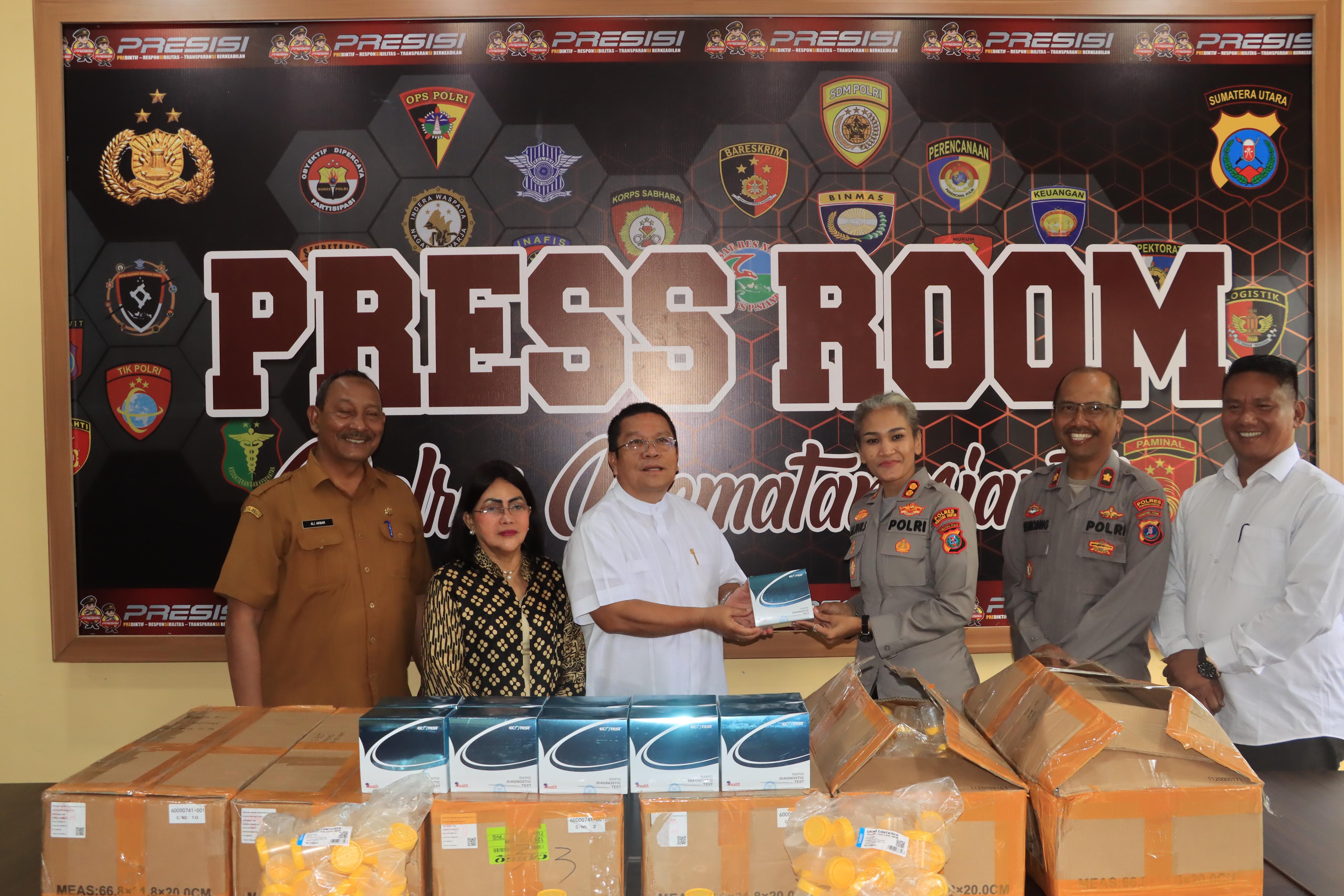 Sinergi Pemberantasan Narkoba, Wali Kota Serahkan 1.200 Alat Tes Urine ke Kapolres Pematangsiantar