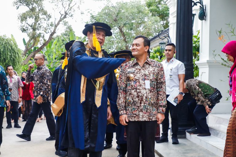 Pemprov Jateng Kucurkan Dana Beasiswa Miliaran Rupiah untuk Pendidikan Anak dari Keluarga Miskin