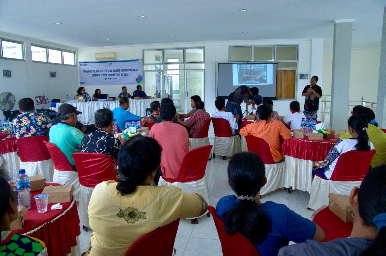 PLN UIP SBU Dukung Keseimbangan Ekosistem Sungai Asahan Melalui Pelatihan Pembibitan dan Budidaya Ikan