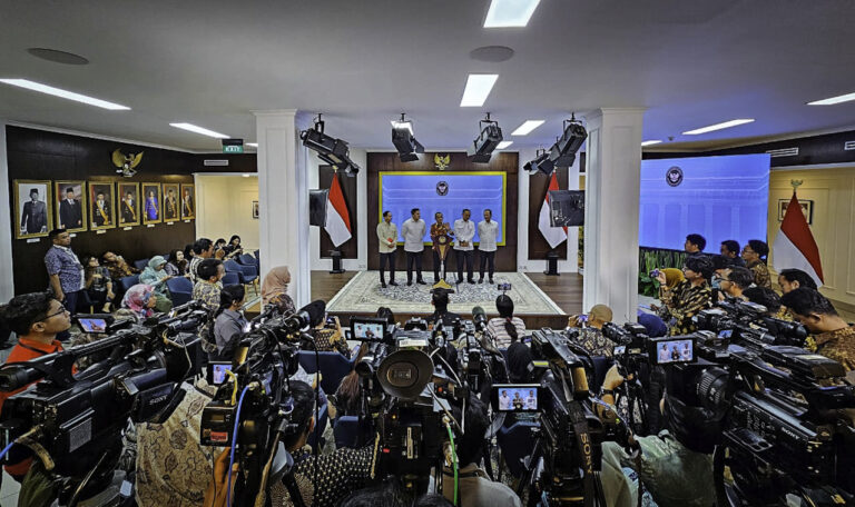 Pemerintah Tegaskan Komitmen Konservasi, Cabut Empat Izin Tambang Raja Ampat