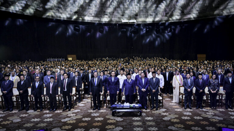 Presiden Prabowo Fokus Bangun Giant Sea Wall Pantai Utara