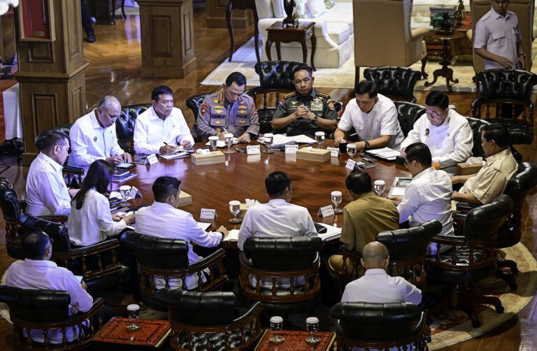 Kondisi Global dan Strategi Nasional Dibahas Presiden Prabowo dengan Sejumlah Menteri di Hambalang