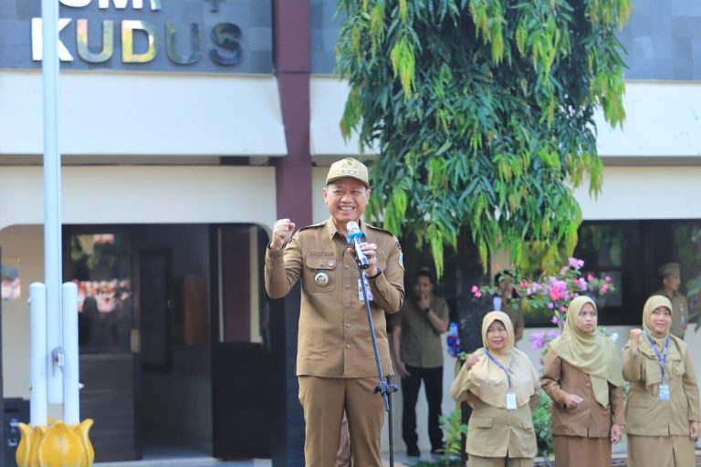 Bupati Kudus Tegaskan Komitmen Antibullying di Hari Pertama Sekolah