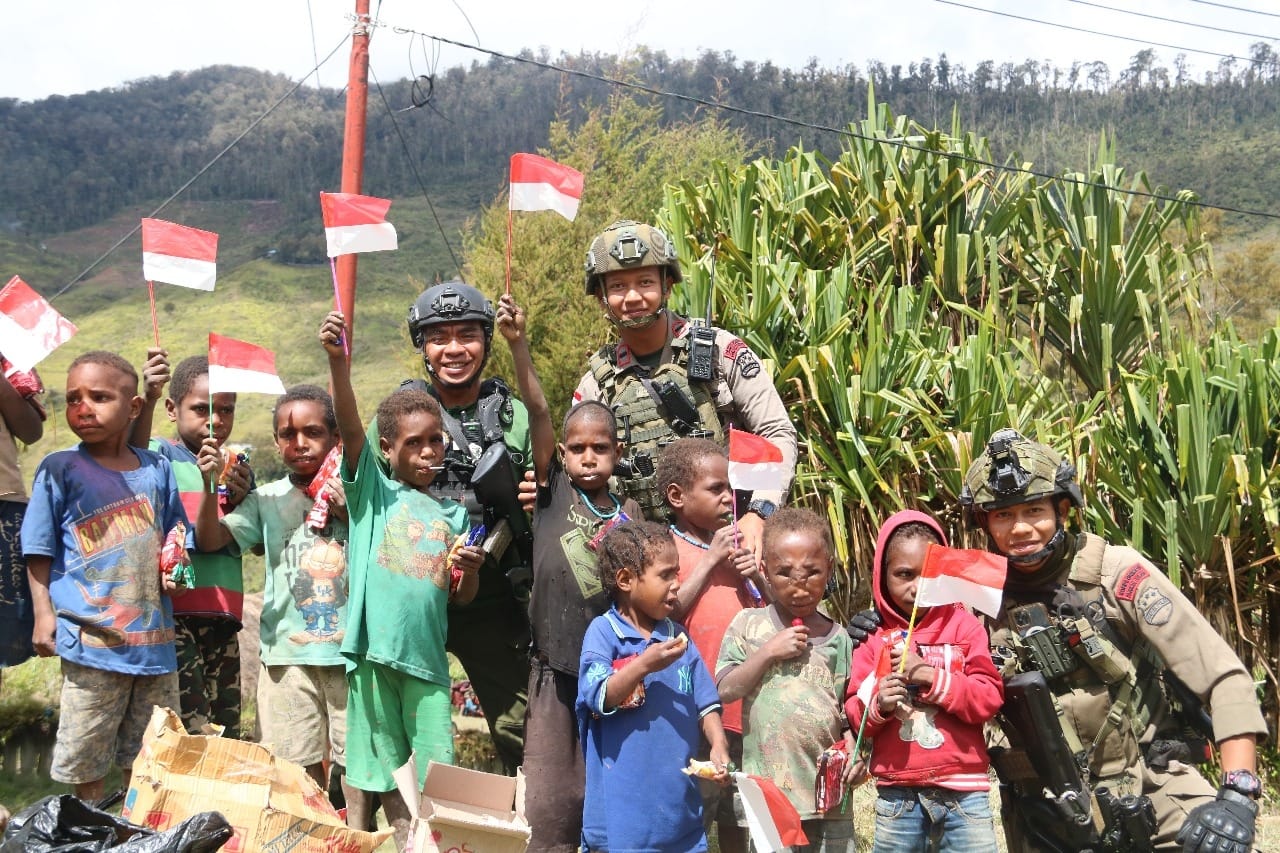 Satgas Damai Cartenz Gelar Patroli Humanis di Jayawijaya, Bangun Kedekatan dengan Warga