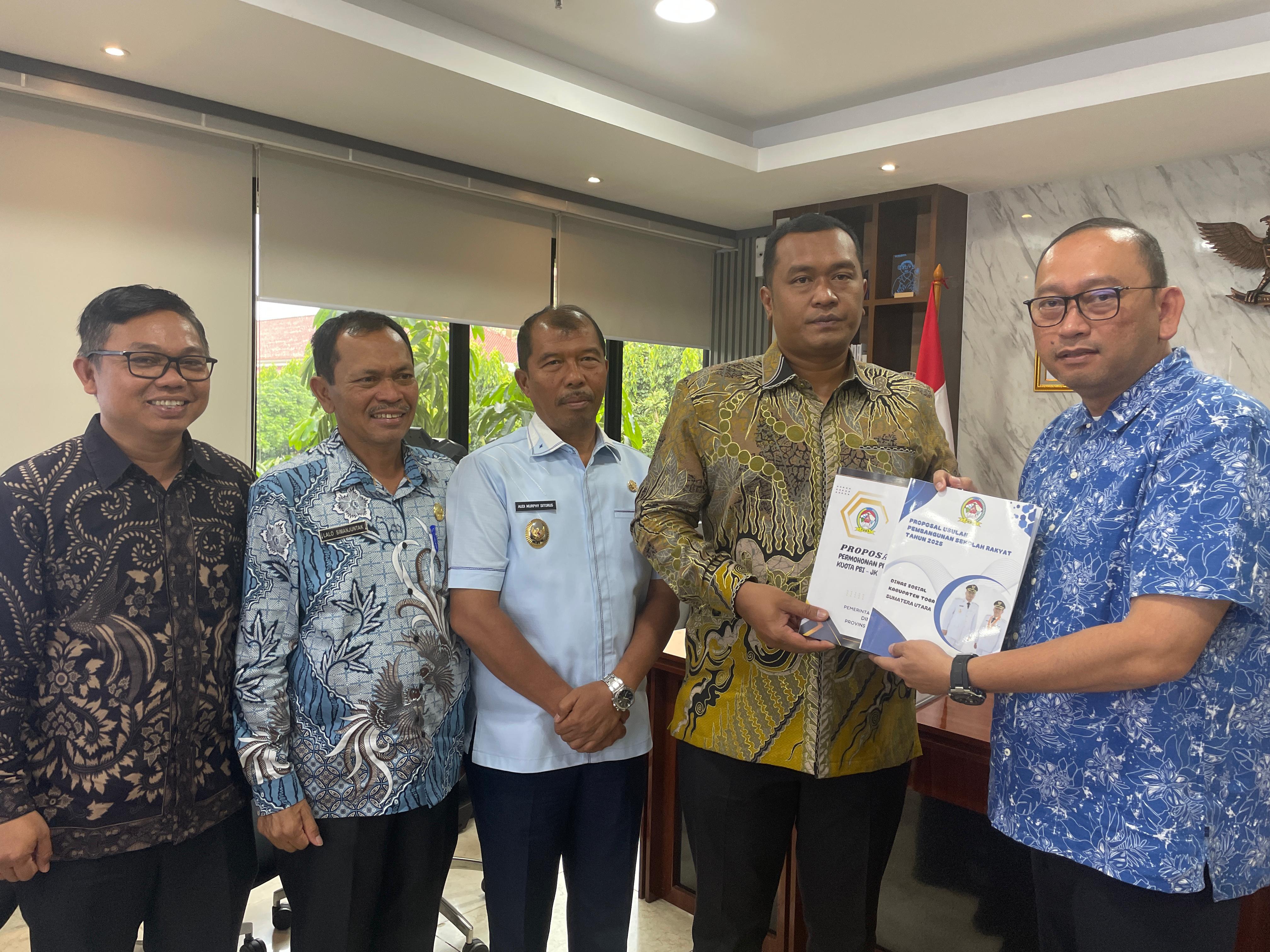 Sekjen Kemensos Apresiasi Langkah Bupati Toba Dirikan Sekolah Rakyat