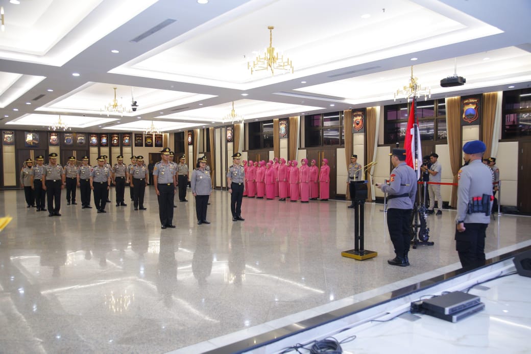 17 Perwira Tinggi Polri Naik Pangkat, Winarto Sandang Jenderal Bintang Tiga