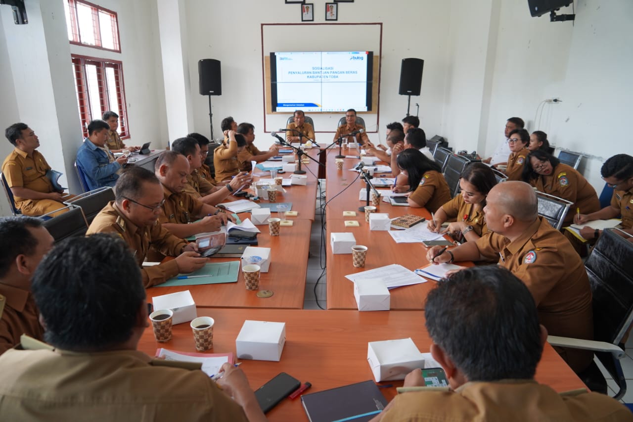 296,46 Ton Bantuan Pangan Disalurkan Bulog ke Toba, Wakil Bupati: Ekonomi Warga Terbantu