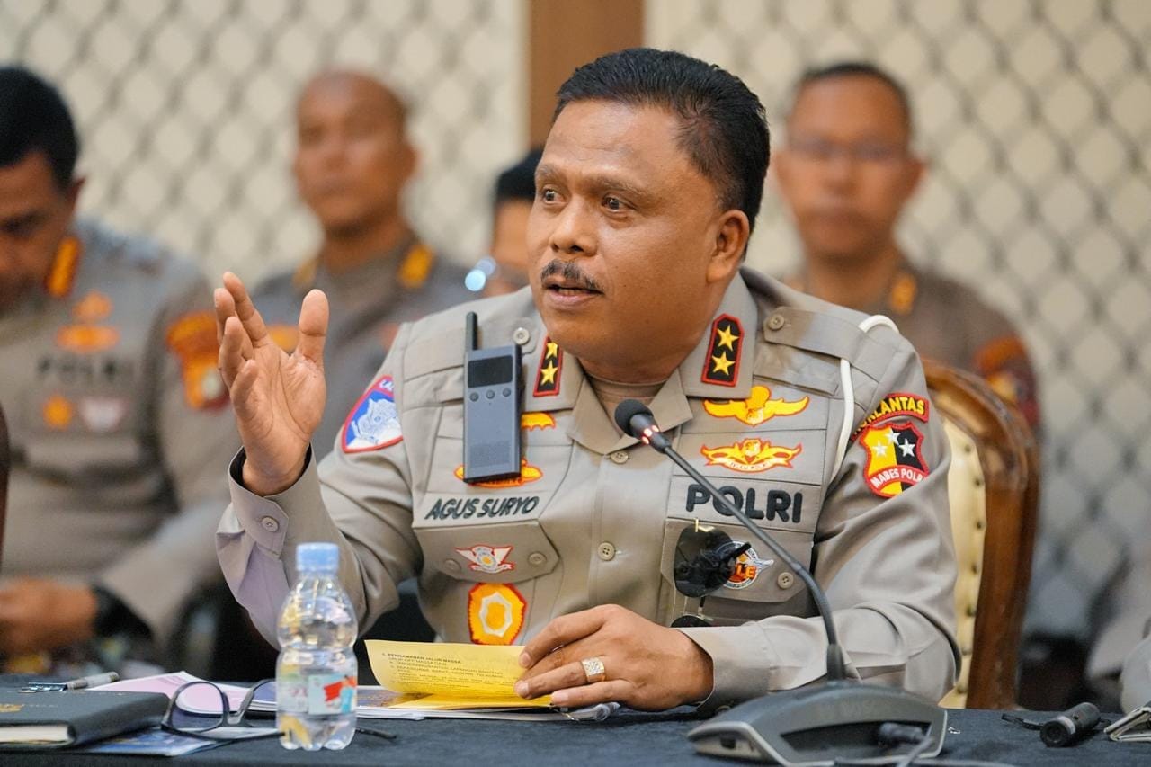 Kakorlantas Polri Gencarkan Program  Polantas Menyapa  dan  Senyum Polisi  demi Pelayanan Humanis