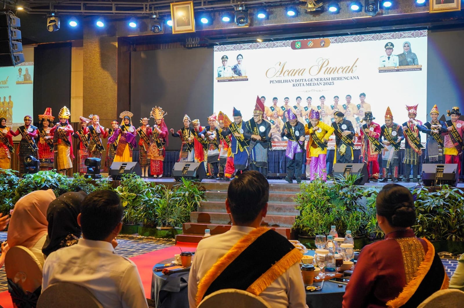 Wali Kota Medan dan Istri Dinobatkan Sebagai Ayah dan Bunda GenRe 2025