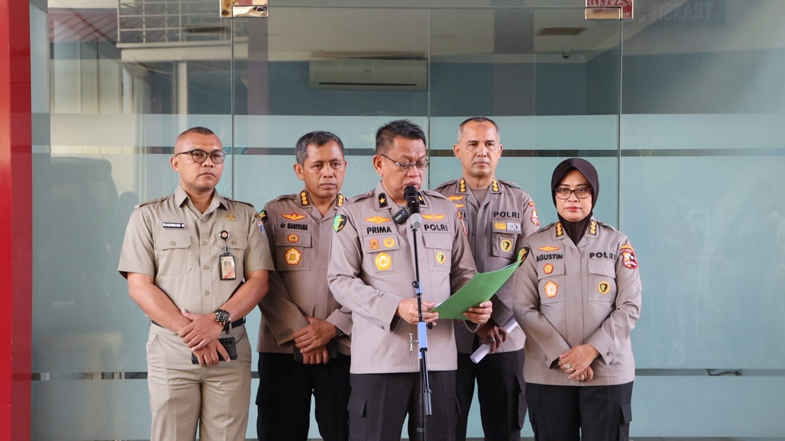 RS Bhayangkara Tk I Serahkan Empat Jenazah Anak Korban Kebakaran di Tebet kepada Keluarga