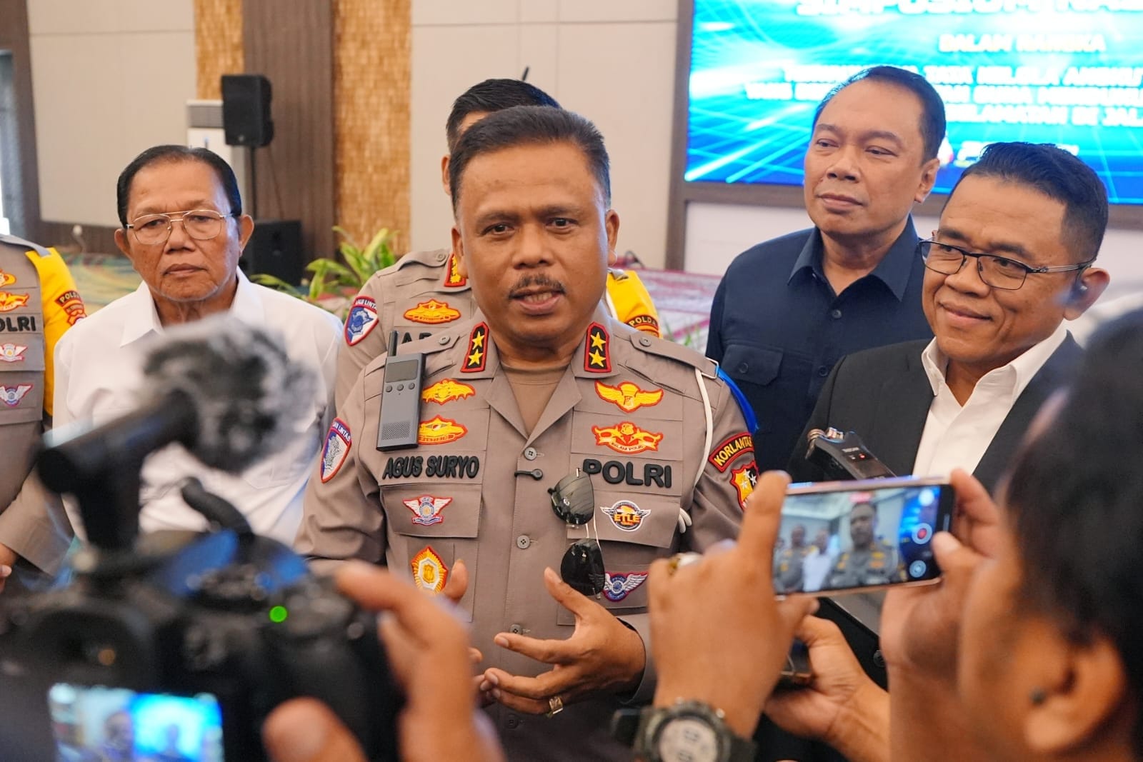Kakorlantas Tegaskan Sanksi Tegas bagi Pelaku Pungli di Simposium Nasional “Polantas Menyapa” di Yogyakarta