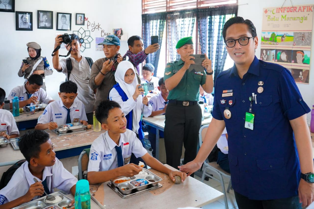 Wali Kota Medan Tinjau Program Makan Bergizi Gratis di SMPN 20 Medan