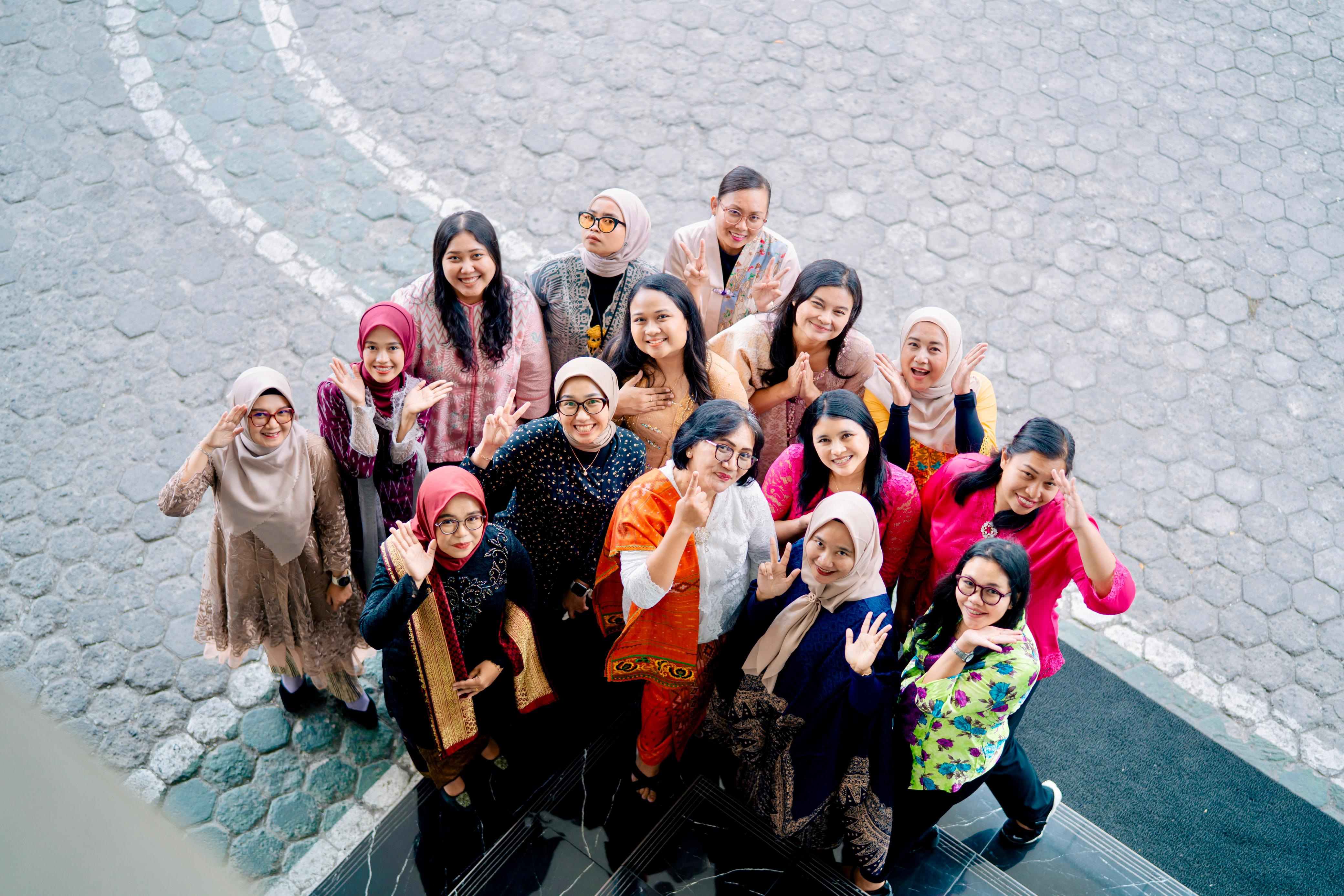 Srikandi PLN Turut Meriahkan Hari Kebaya Nasional: Wujud Nyata Pelestarian Budaya Nasional
