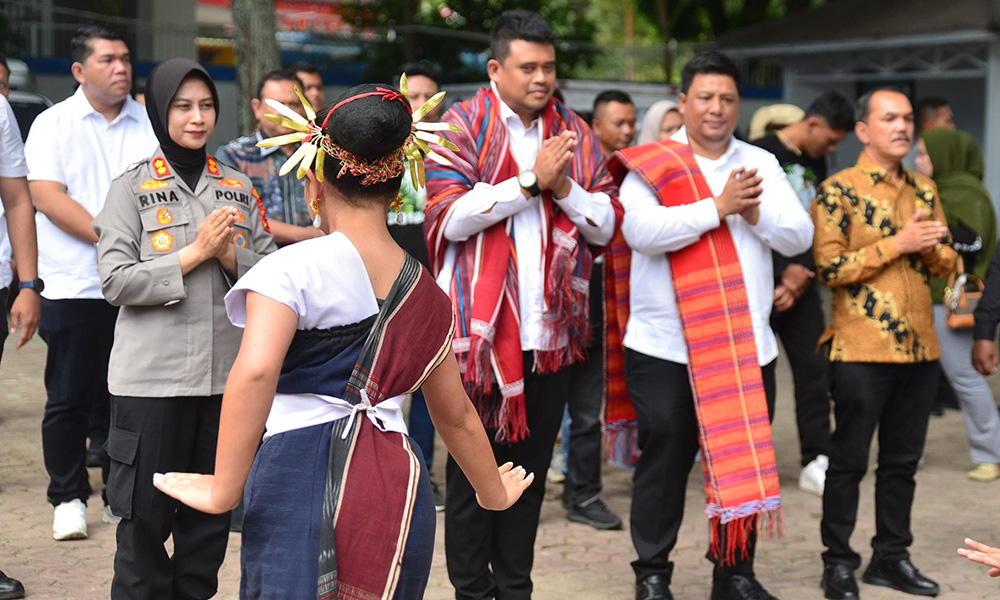 Gubernur Bobby Dukung Pembangunan Kawasan Pantai Danau Toba di Samosir
