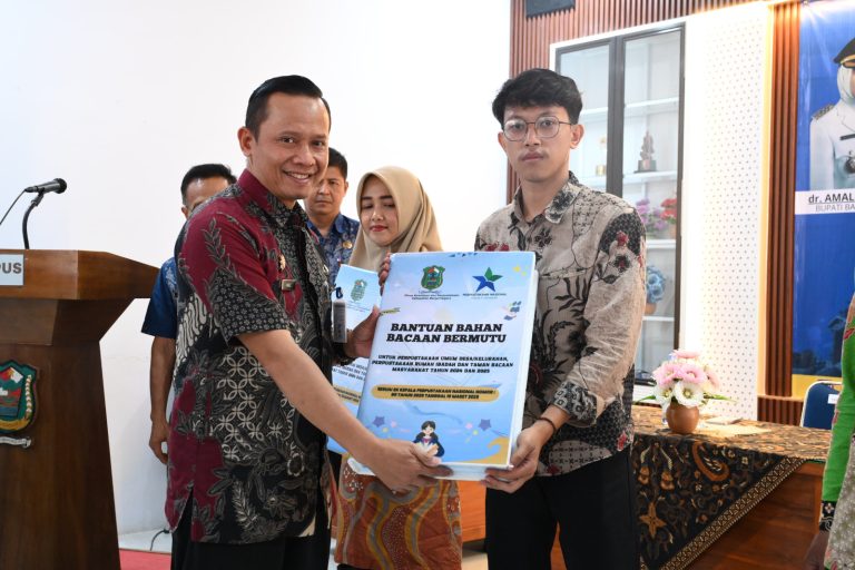 Dorong Literasi, Puluhan Perpustakaan Desa di Banjarnegara Terima Bantuan Buku