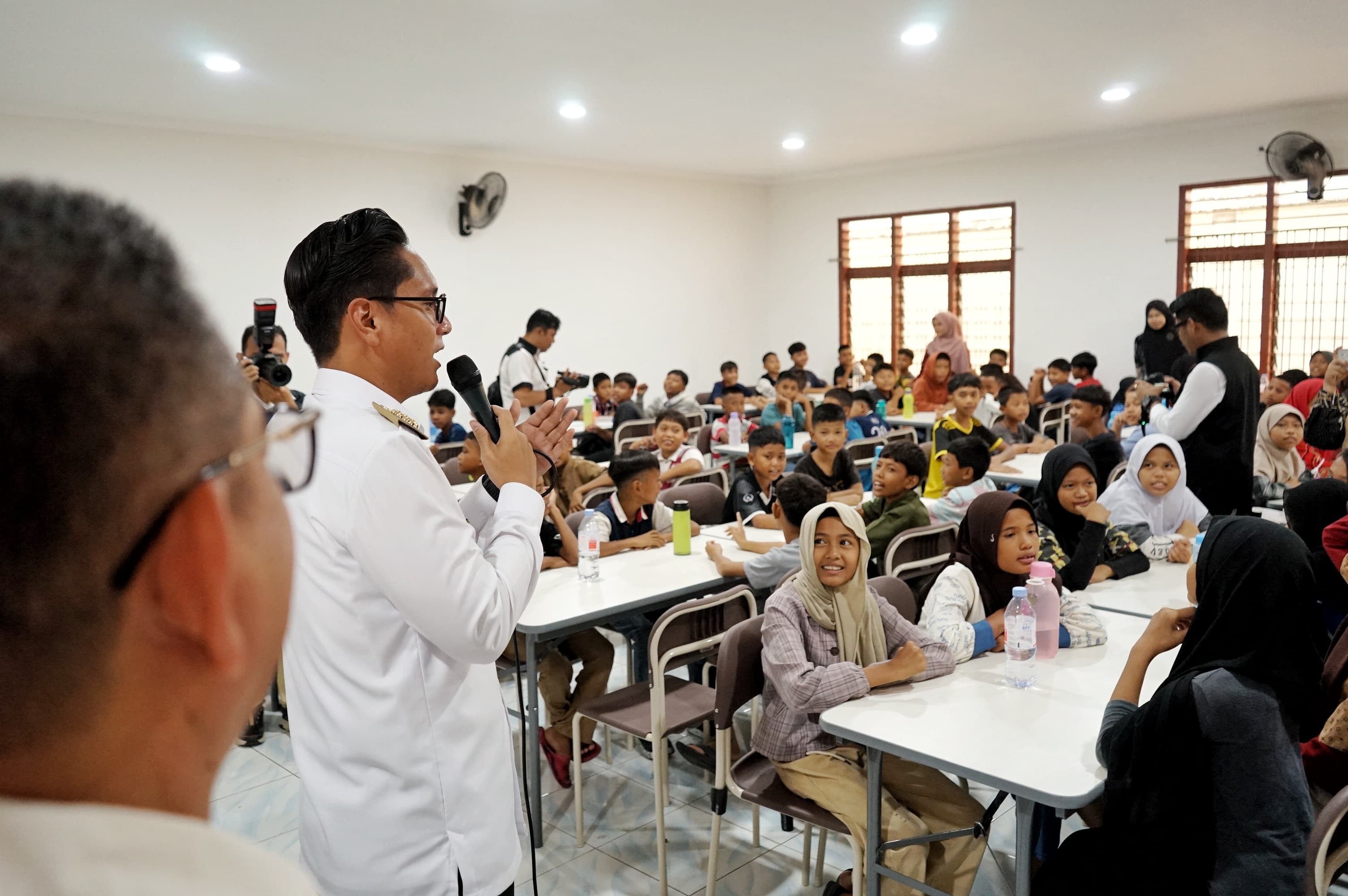 Rico Waas Tinjau Sekolah Rakyat Medan, Ajak Siswa Rajin Belajar Raih Cita-cita
