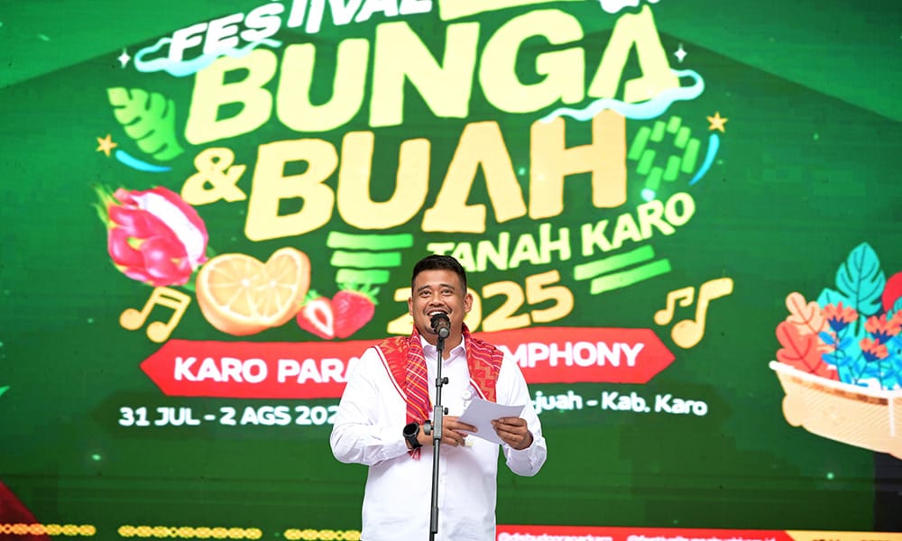Gubernur Bobby Nasution Buka Festival Bunga dan Buah Tanah Karo 2025, Warga Sambut Meriah