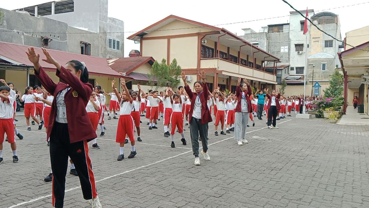 Dosen dan Mahasiswa PGSD UNIKA Medan Gelar Senam Pramuka Bersama Siswa SD Santo Thomas 4