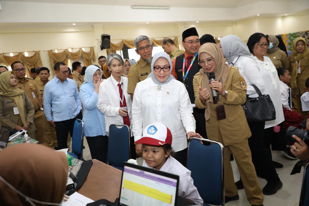 Cek Kesehatan Gratis Serentak Dimulai, Menteri PPPA Tinjau Pelaksanaan di SLB Negeri Semarang