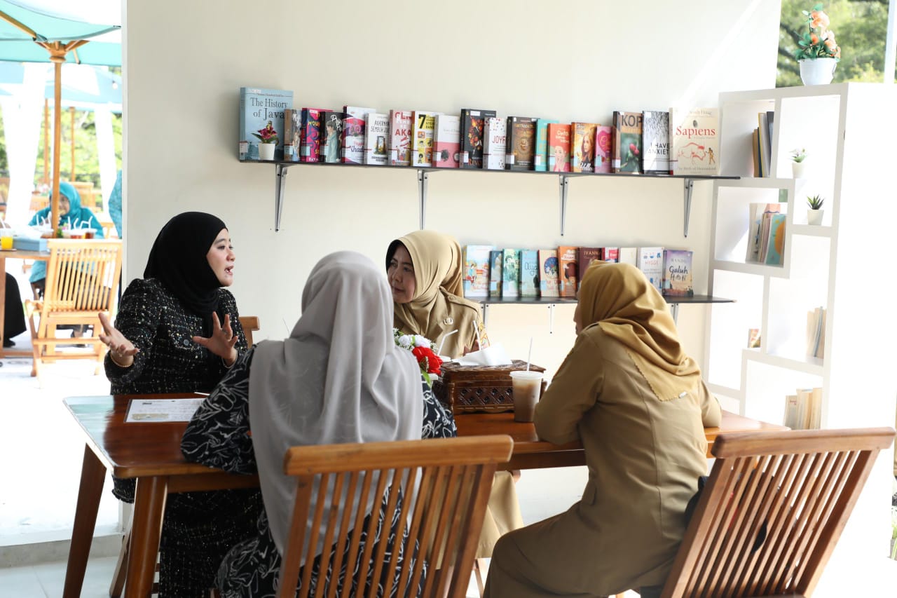 Nawal Yasin Resmikan Aksara Kafe D’ Rooftop: Ruang Inspirasi dan Kreativitas