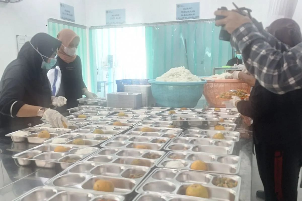 Polri Hadirkan Makan Bergizi Gratis untuk 3.365 Siswa di Banda Aceh
