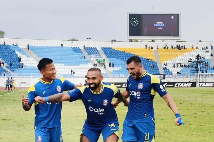 Arema FC Menang Dramatis 2-1 atas Bhayangkara FC Berkat Dwigol Dalberto