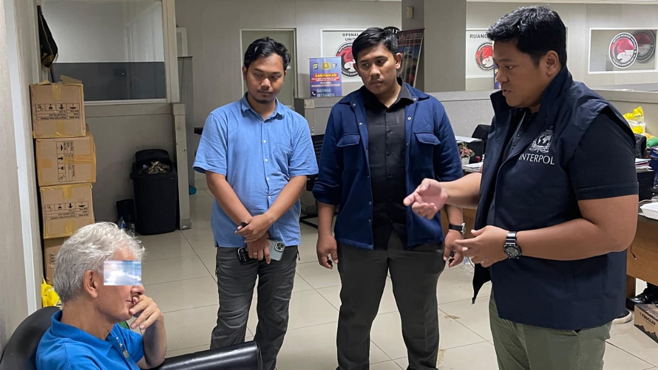 Tim Gabungan Indonesia Deportasi Buronan Maroko dari Bandara Soekarno-Hatta