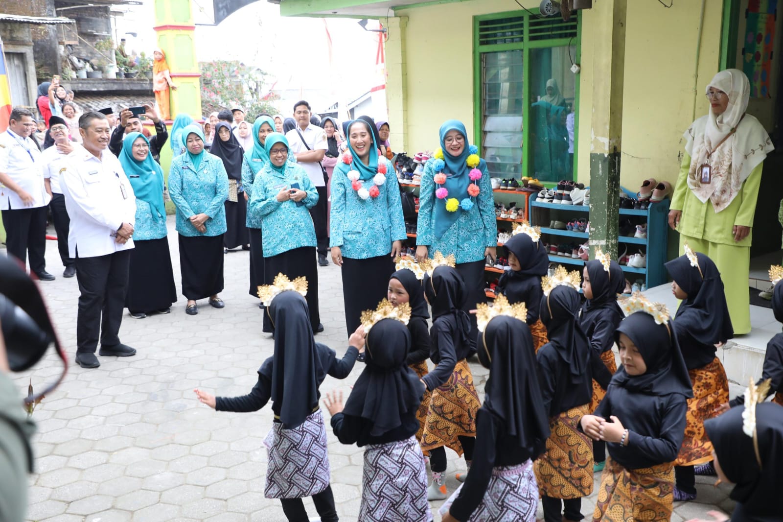 Kunjungi PAUD Ngargosoko Magelang, Nawal Yasin Terkesan Lihat Siswa Menari Lincah