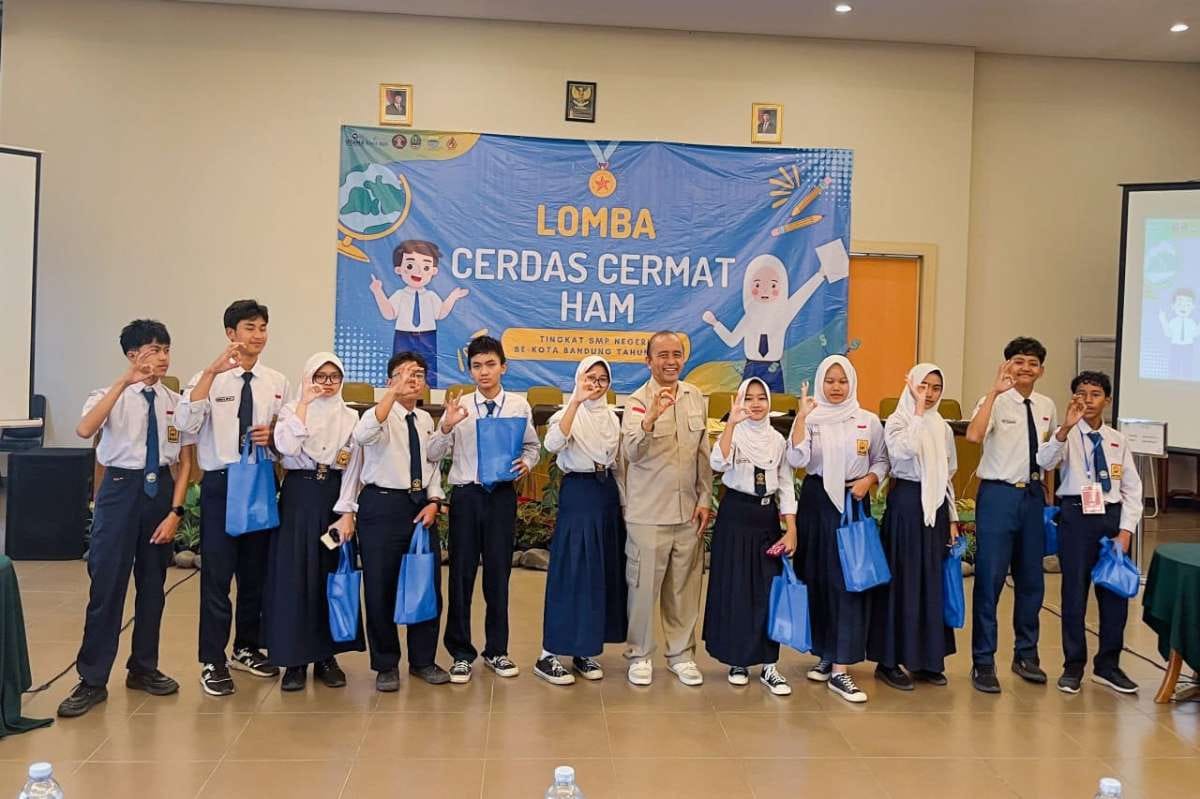 SMPN 53 Bandung Raih Juara Lomba Cerdas Cermat HAM Tingkat Kota