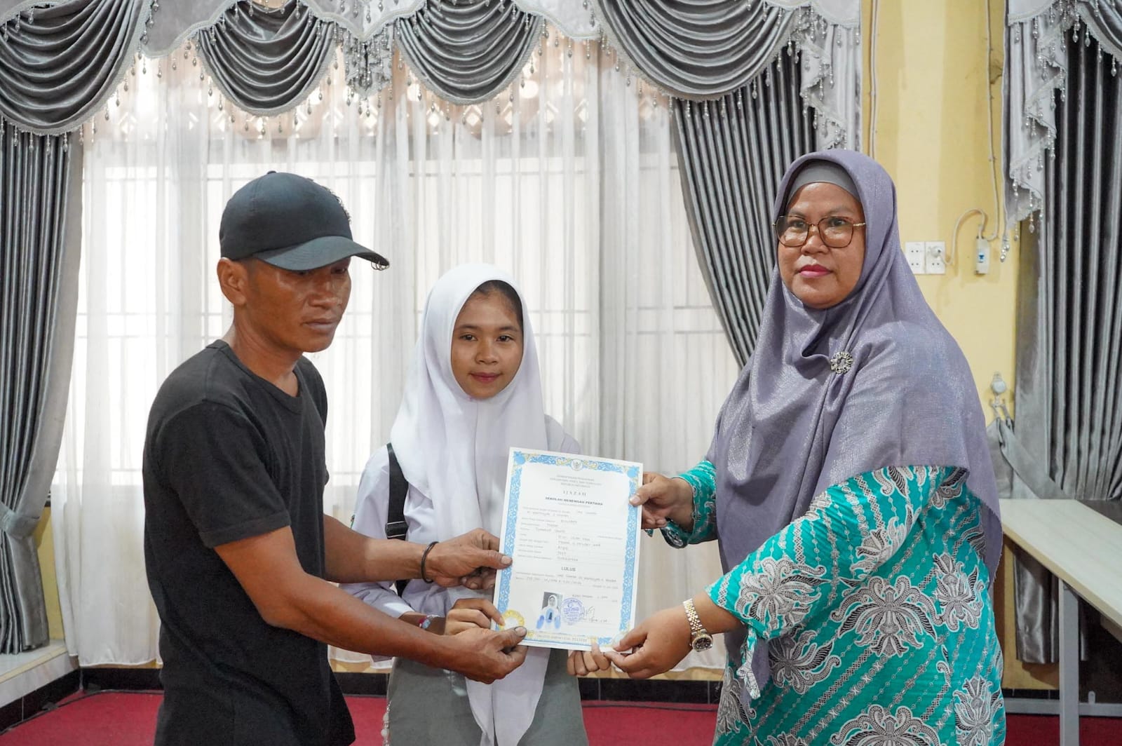 Pemko Medan Tebus Ijazah, Kiki Kini Bisa Simpan Ijazah Sendiri