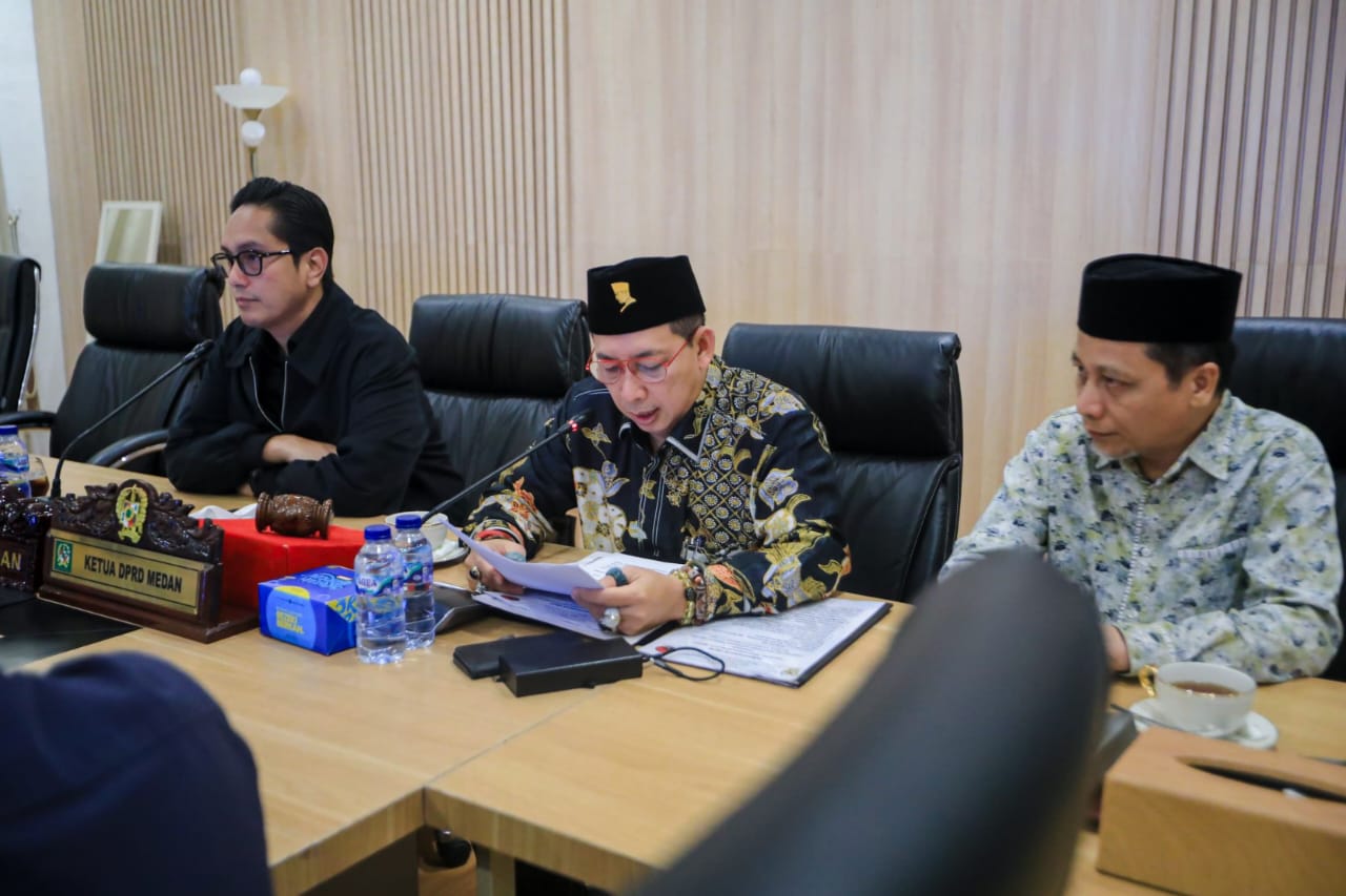 Paripurna DPRD Medan: Rico Waas Simak Pandangan Umum Fraksi Terkait Ranperda APBD Perubahan