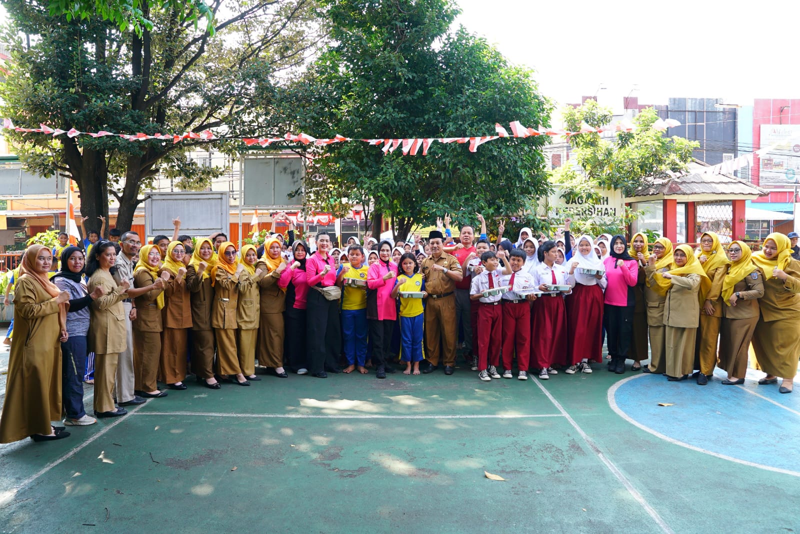 Makanan Bergizi Gratis untuk Siswa Depok Disalurkan SPPG Korps Brimob Polri