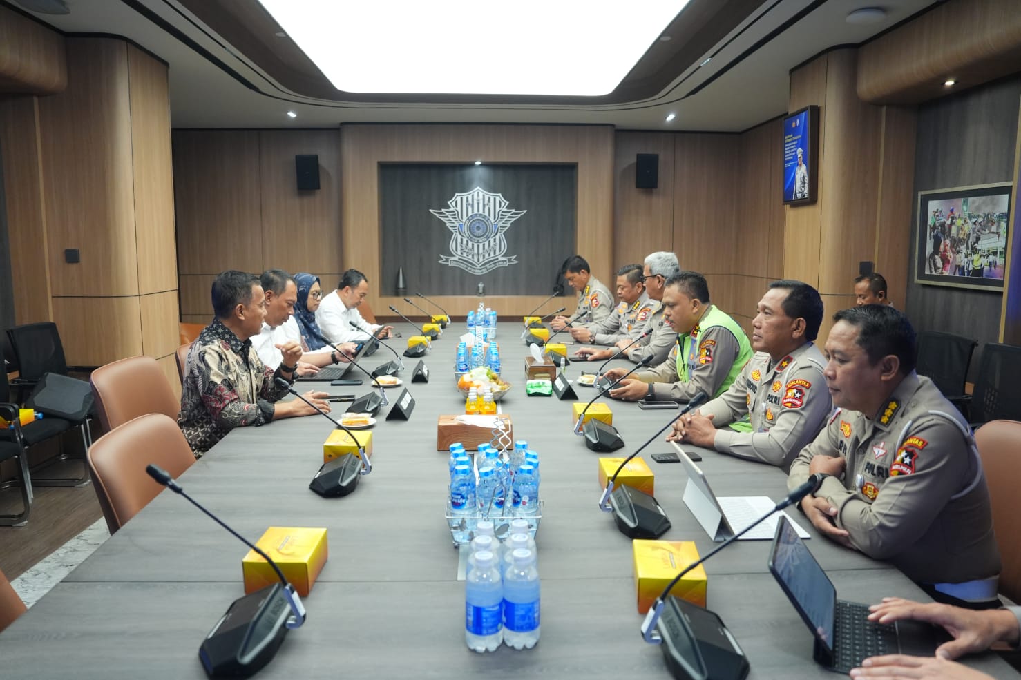 Kakorlantas Polri Pimpin Rakor Strategis Bahas Penanganan Lalu Lintas dan Safety Week 2025