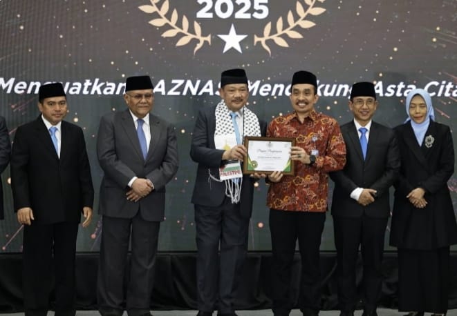 Mendiktisaintek Terima Penghargaan di Ajang BAZNAS Awards 2025