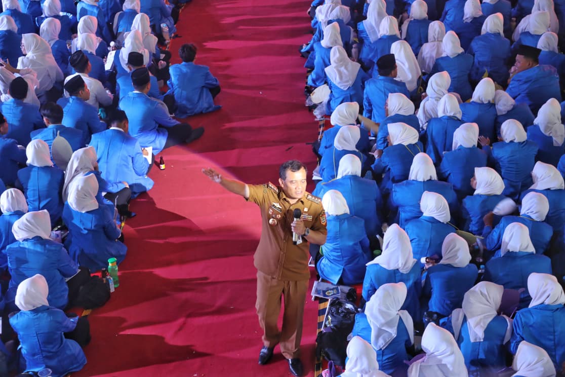 Gubernur Ahmad Luthfi Bagikan Wawasan Kepemimpinan di Hadapan Ribuan Mahasiswa