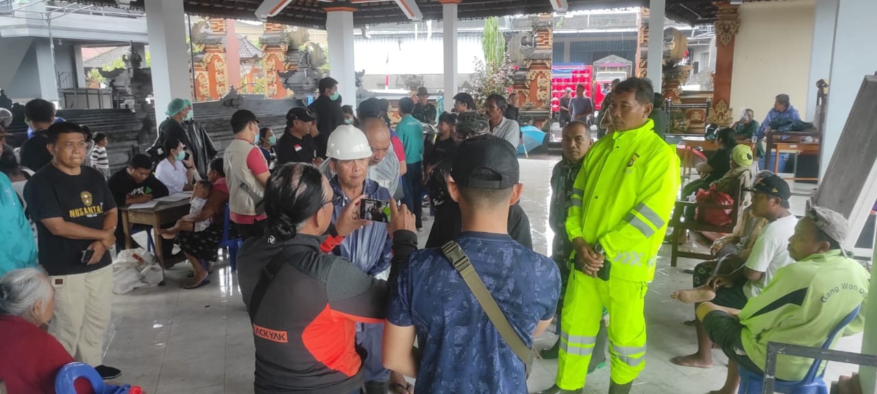 Polri Terjunkan Bantuan dan Layanan Trauma Healing bagi Korban Banjir dan Longsor di Bali