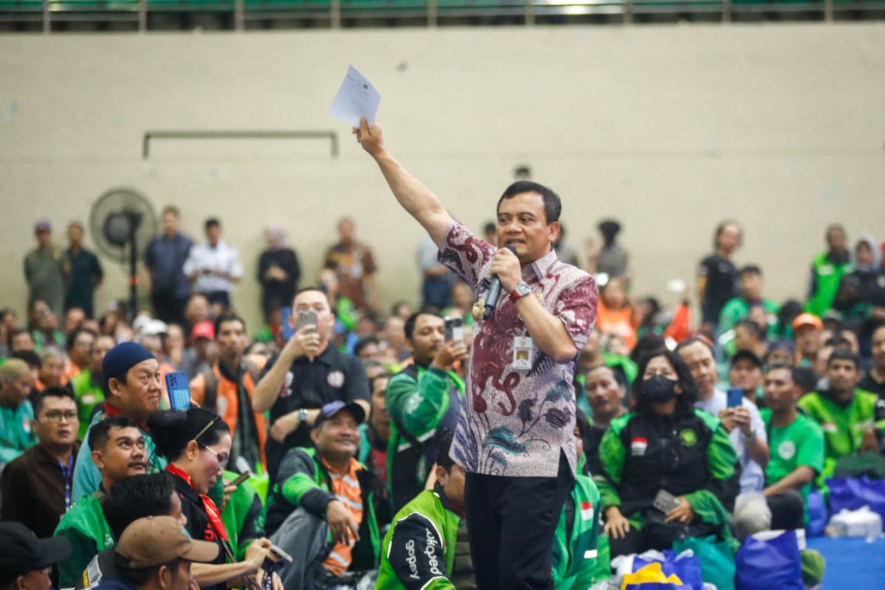 Driver Ojol Terbantu, Gubernur Ahmad Luthfi Bebaskan Biaya SIM Mati