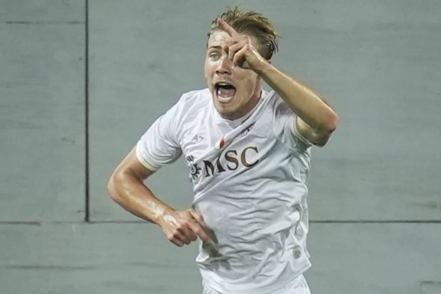 Napoli Tundukkan Fiorentina 3-1, Rasmus Hojlund Cetak Gol di Laga Debut