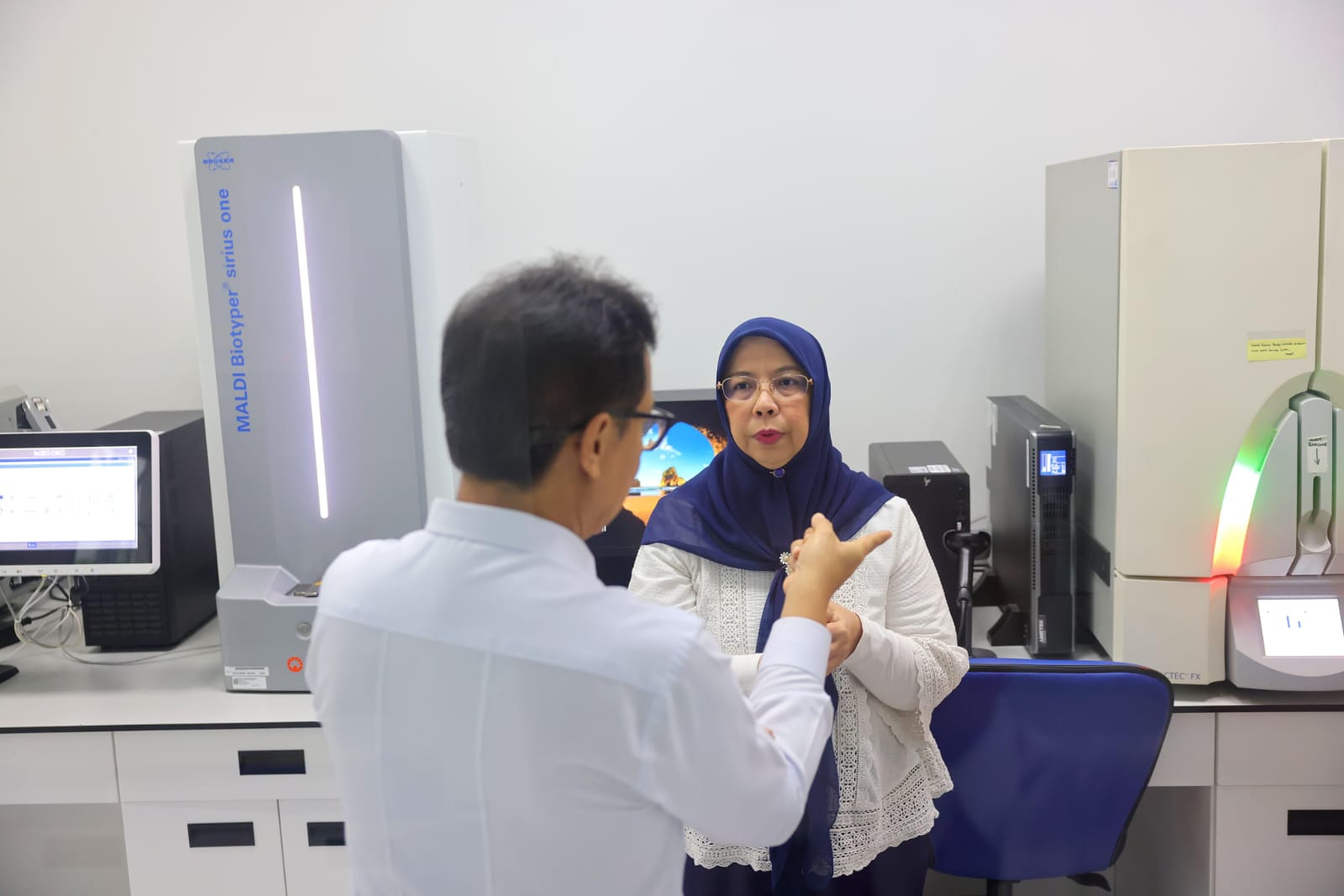 Menkes Budi Kunjungi Gedung Eijkman RSCM, Tinjau BGSi dan Uji Klinik