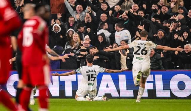 Dua Gol Injury Time Antar Swansea City Lolos ke Putaran Empat Piala Liga Usai Tekuk Nottingham Forest