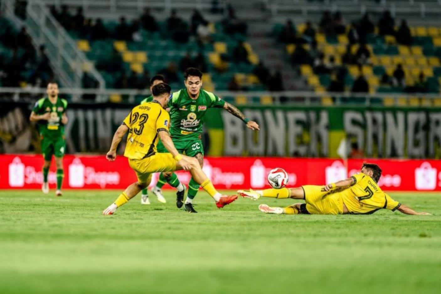 Persebaya Menang Tipis atas Semen Padang