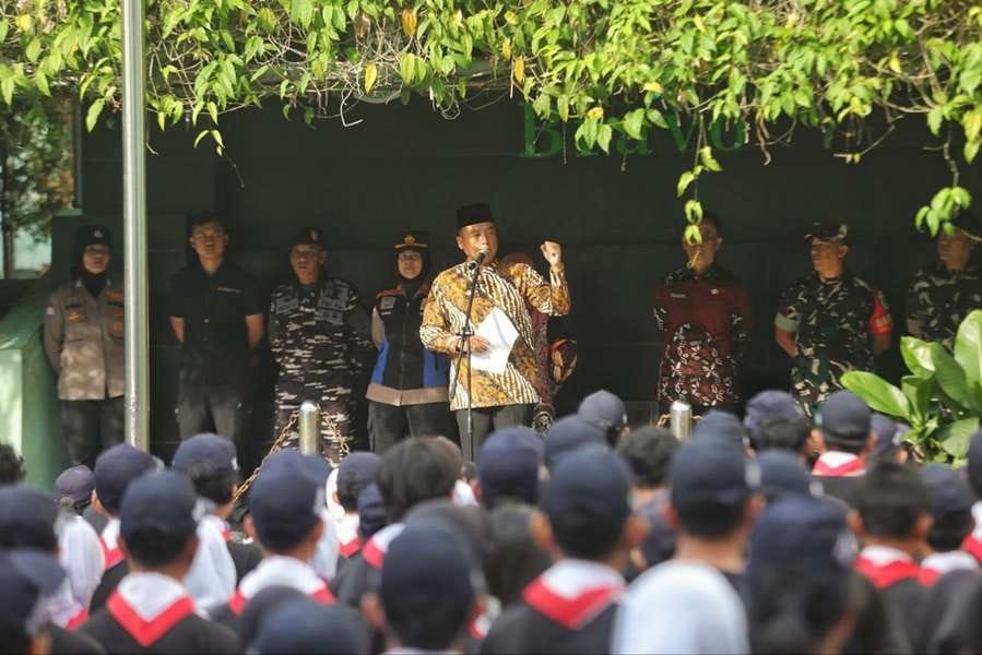 Erwin Bagikan Tips Sederhana Bela Negara untuk Siswa-Siswi SMPN 2 Bandung