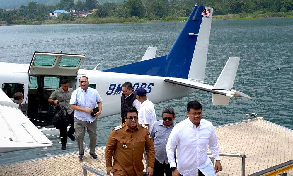 Bobby Nasution Coba Pesawat Amfibi, Moda Transportasi Baru Hadir di Danau Toba