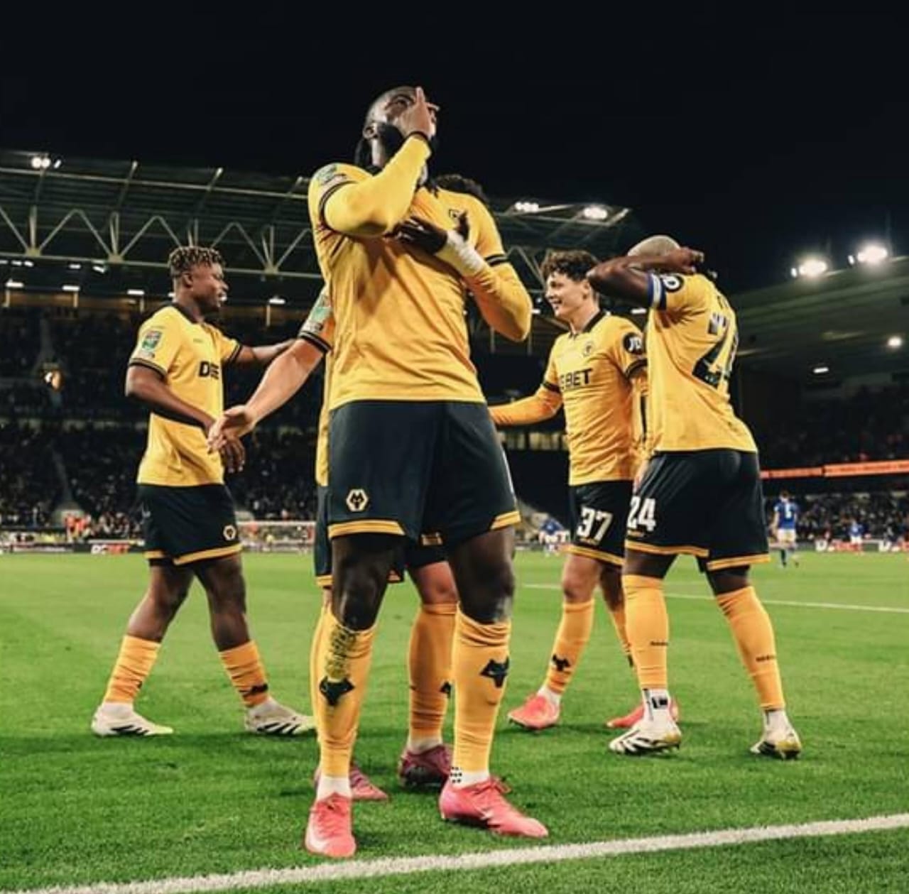 Arokodare Antar Wolves Lolos, Everton Tersingkir dari Piala Liga