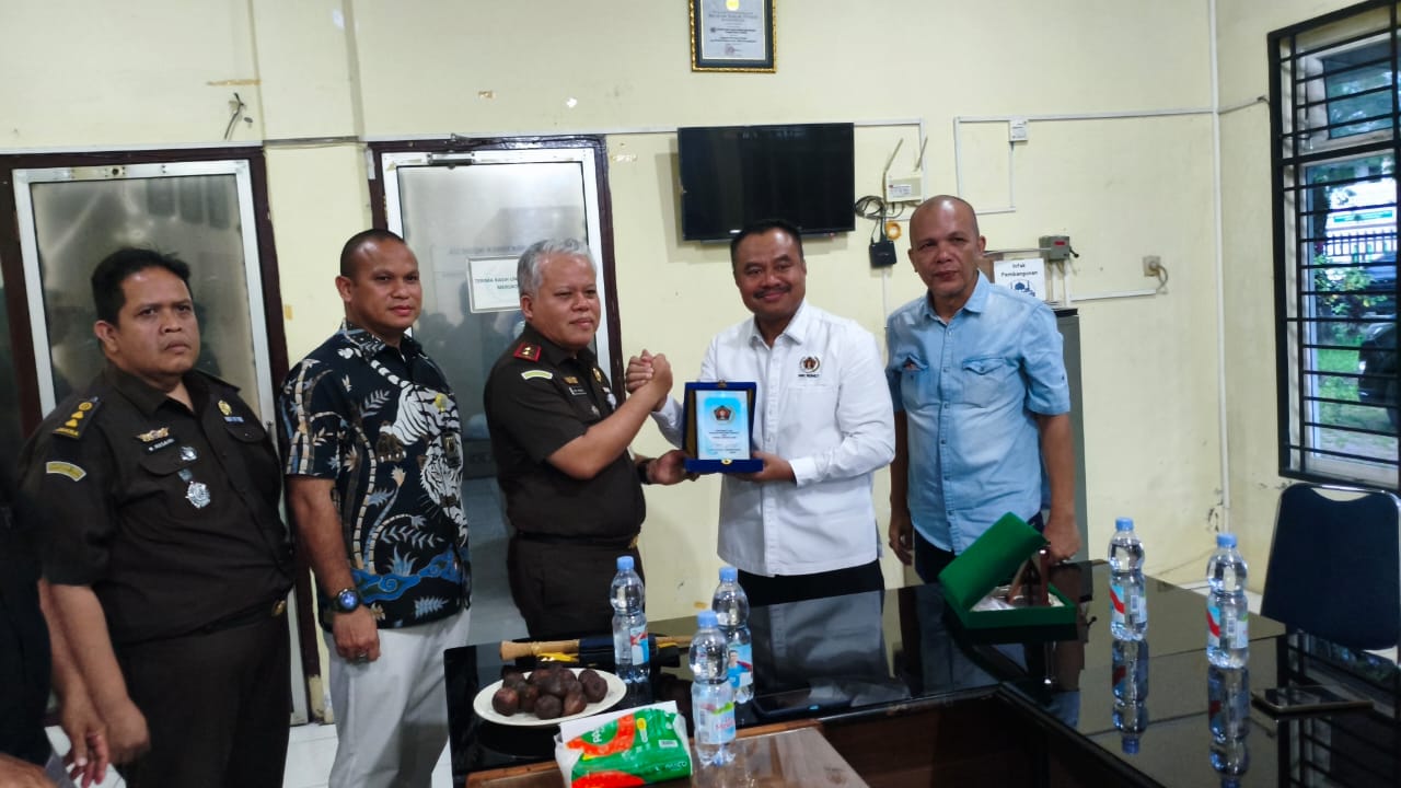 Kajatisu Silaturahmi ke PWI Sumut, Harli Siregar Ingatkan Jaksa Hindari Cawe-Cawe Proyek dan Dana Desa