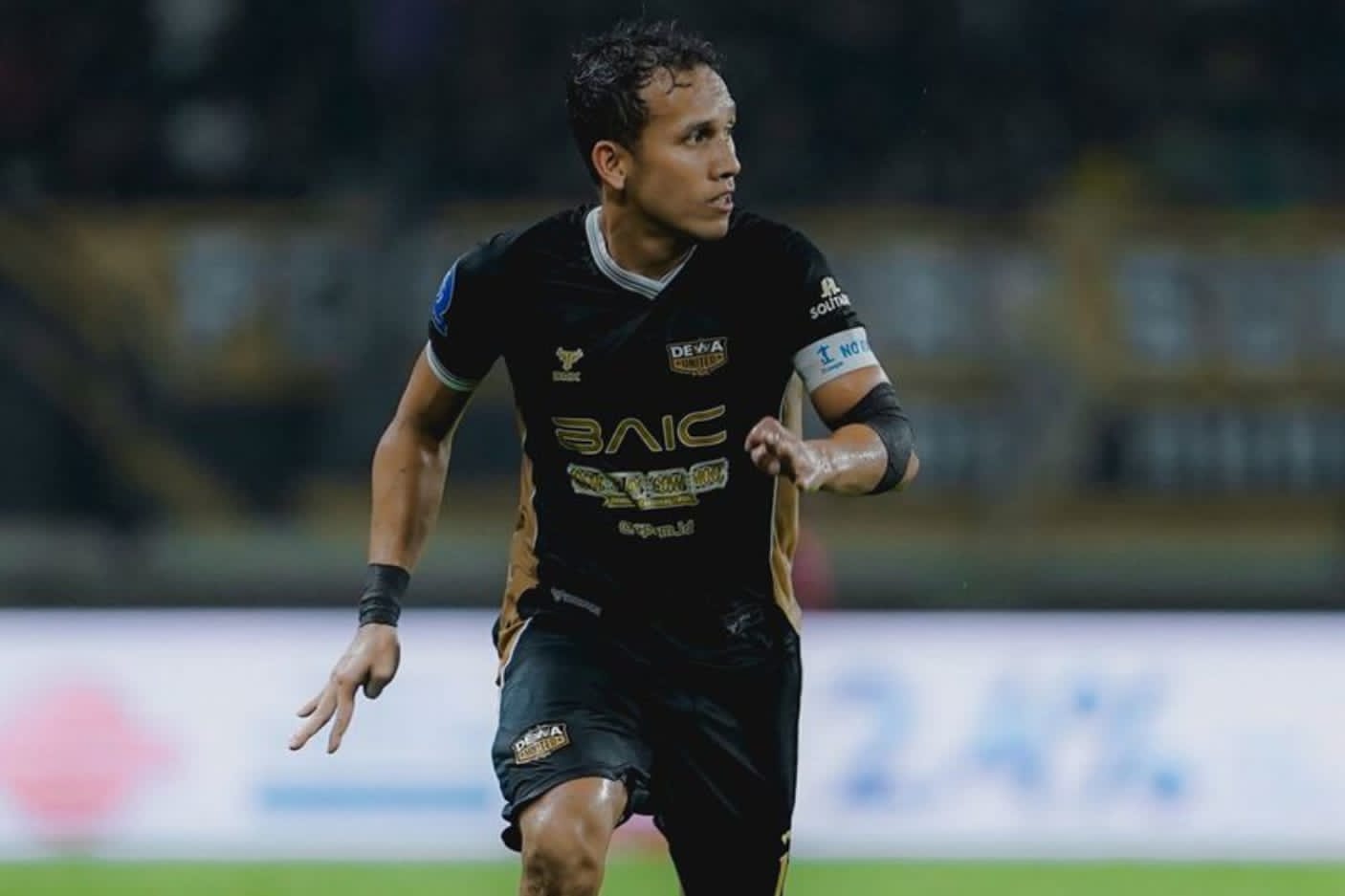 Persebaya Tahan Imbang Dewa United Lewat Penalti di Menit Akhir