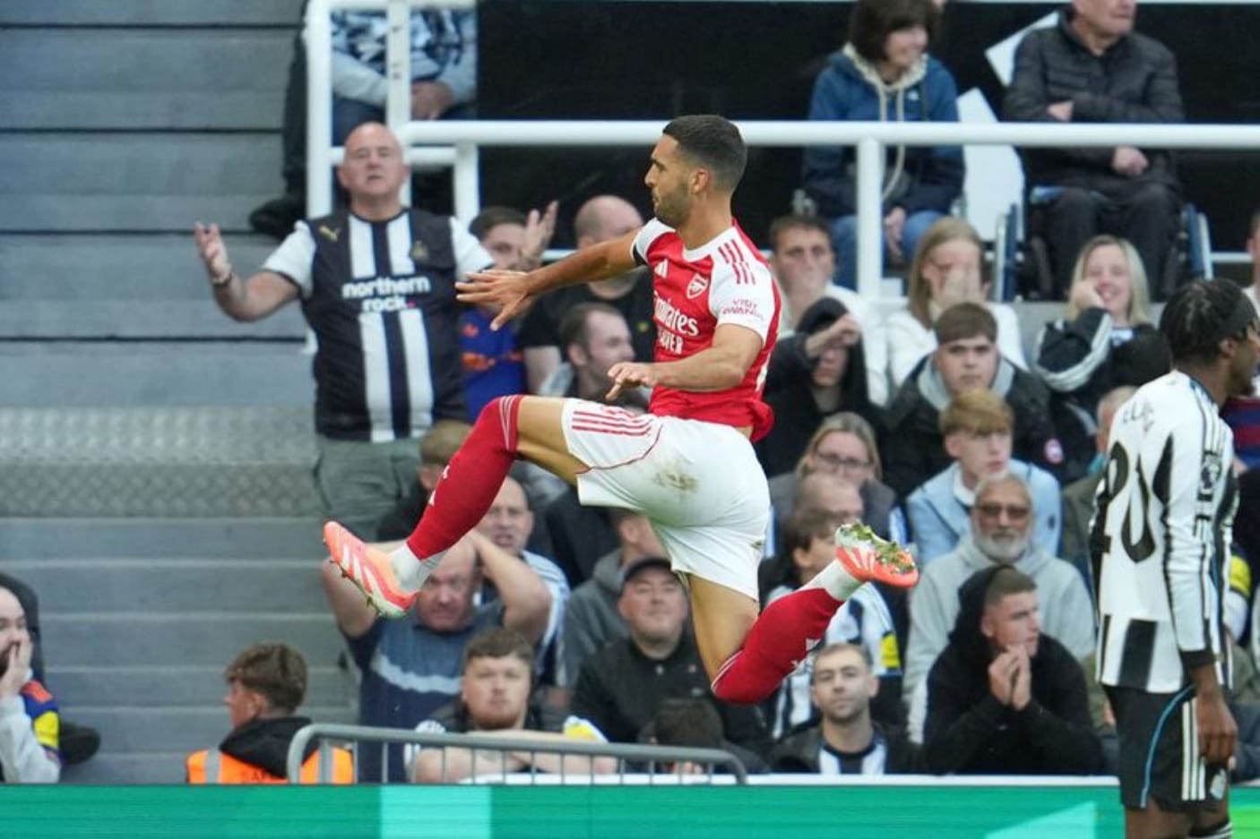 Arsenal Menang Dramatis, Tundukkan Newcastle 2-1 di St James’ Park