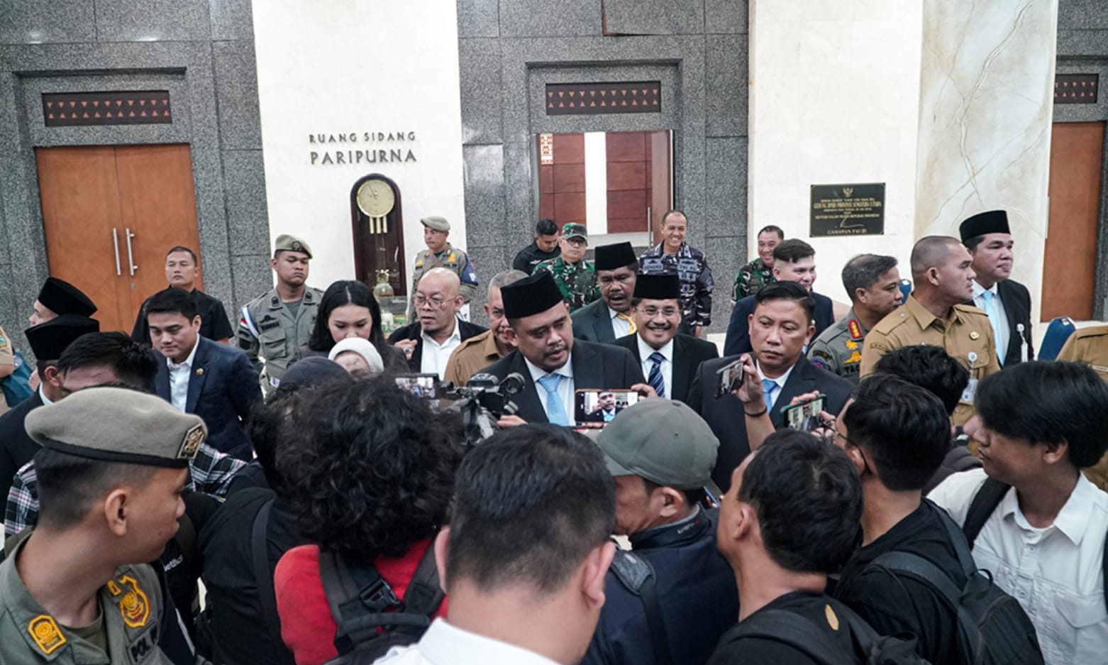 Gubernur Bobby Imbau Kendaraan Perusahaan di Sumut Gunakan Plat BK/BB