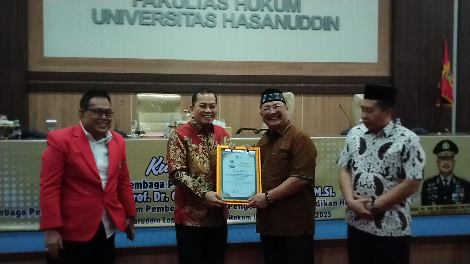 Komjen Chryshnanda Tegaskan Pentingnya Hukum sebagai Cerminan Kemanusiaan di Unhas