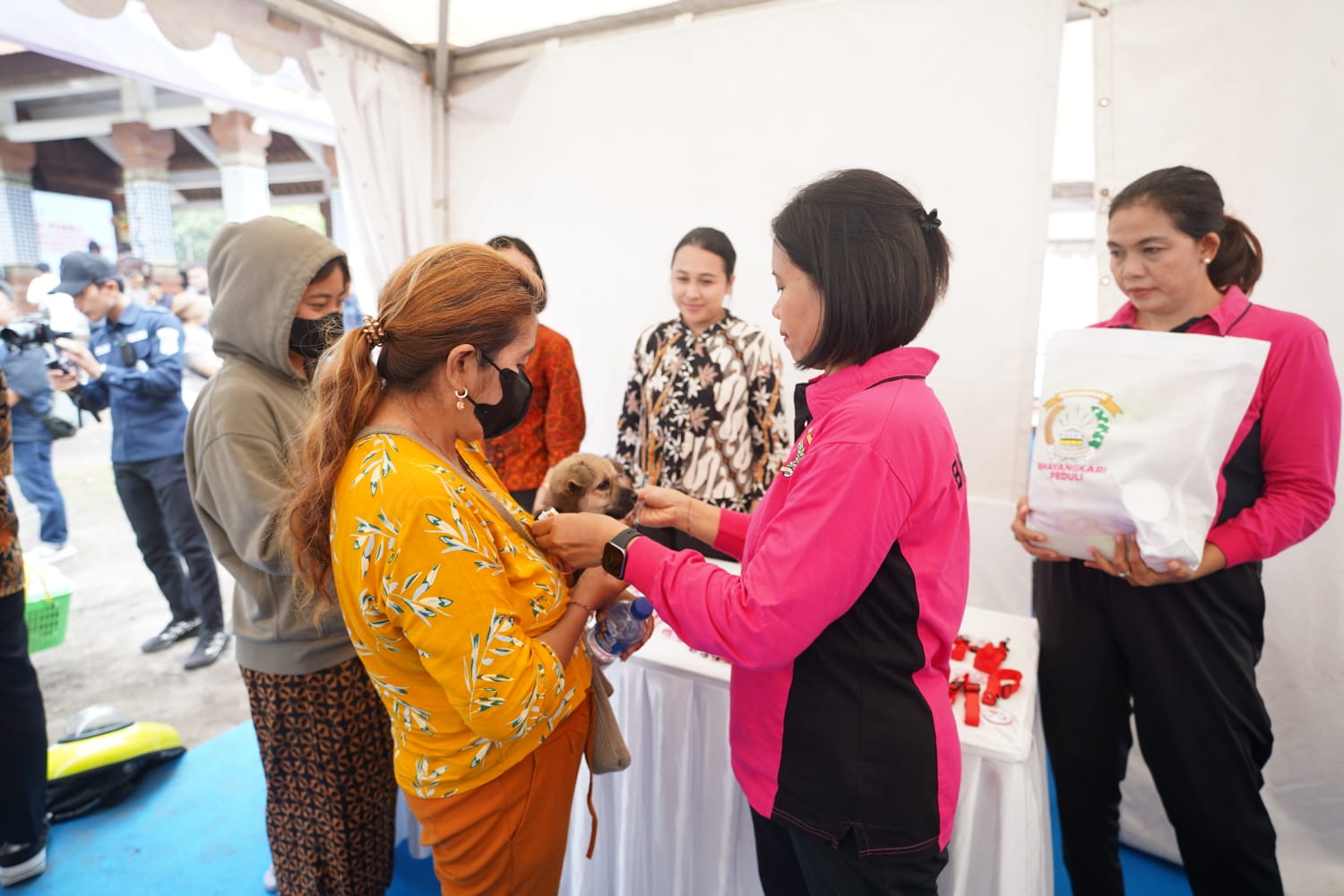 350 Hewan Divaksin, Waketum Bhayangkari Gaungkan Kampanye Rabies di Polres Buleleng